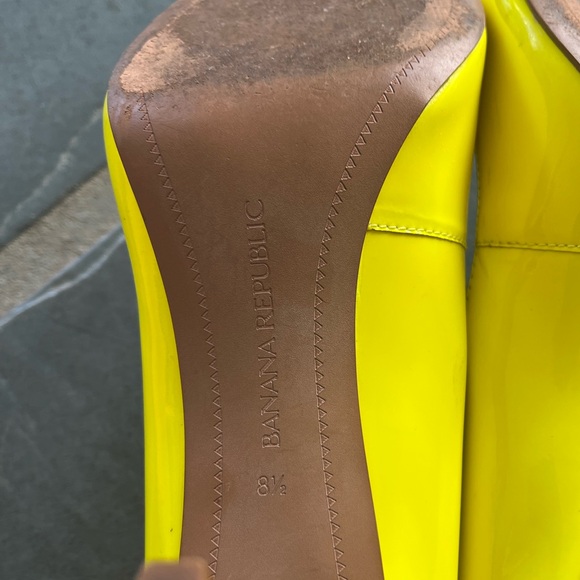 *SOLD* Neon yellow Pumps Heels Banana Republic Sz 8.5 - Picture 8 of 8